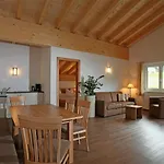 Ladner Апартаменты *